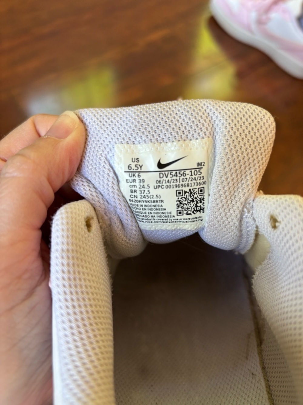 Nike Pink & White Sneakers – Youth 6.5Y (Fits Women’s 7.5) 💕 - Picture 2 of 7